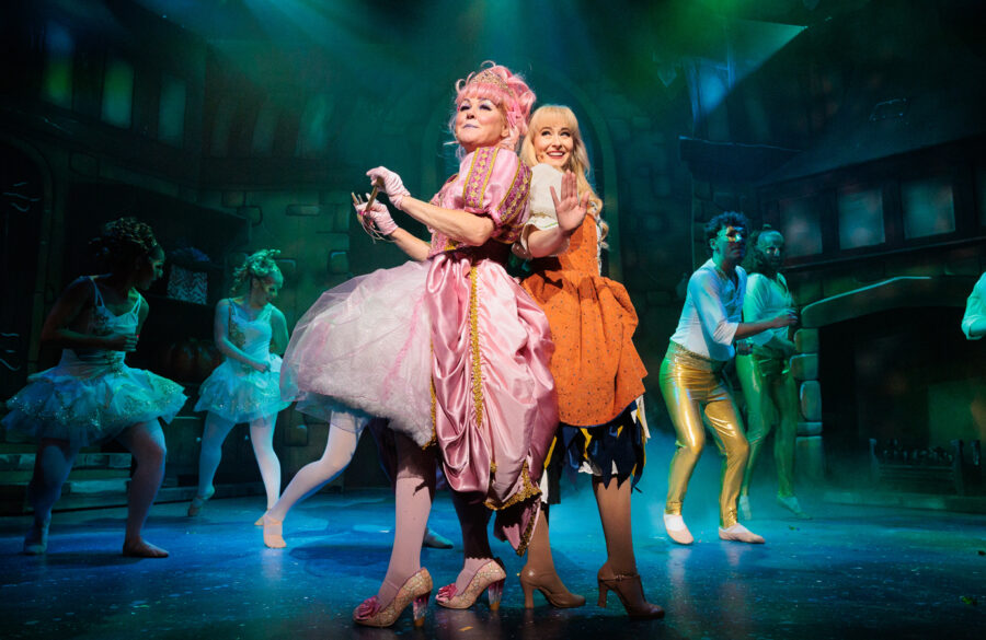 Review Cinderella at York Grand Opera House (1)
